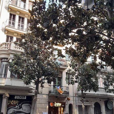 La Casa De Laura Nisia B&B Barcelona Luaran gambar