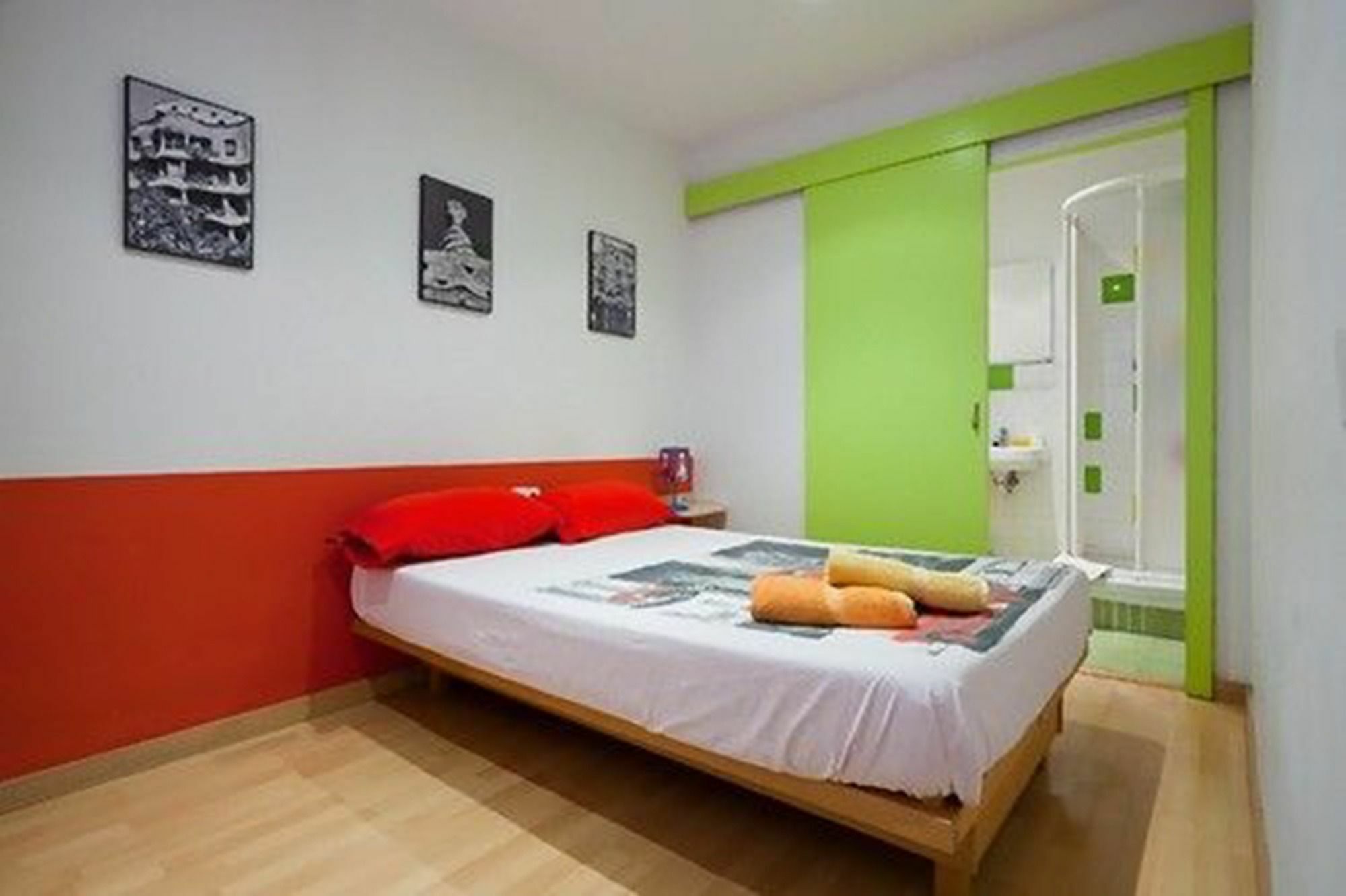 La Casa De Laura Nisia B&B Barcelona Luaran gambar